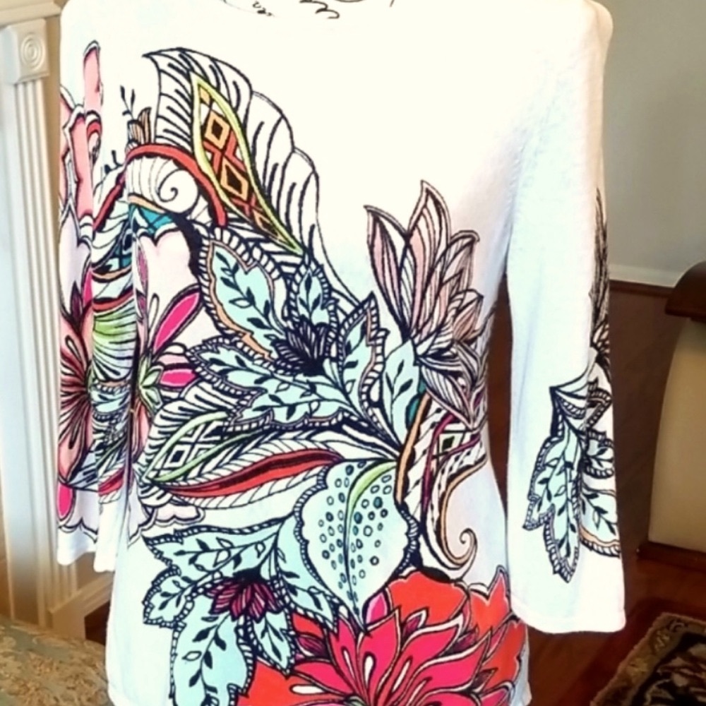 Chico’s beautiful, floral & colorful top